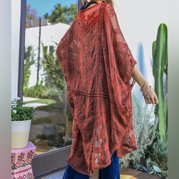 A gorgeous Burnt Siena Mesh Lace Beach Coverup, Kimono, Duster, Orange Hue Throw - Picture 2 of 6